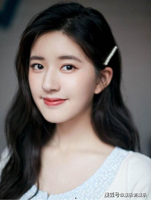 娱乐吃瓜女艺人被拉黑了,吃瓜女艺人被神秘拉黑,背后真相引人猜测”